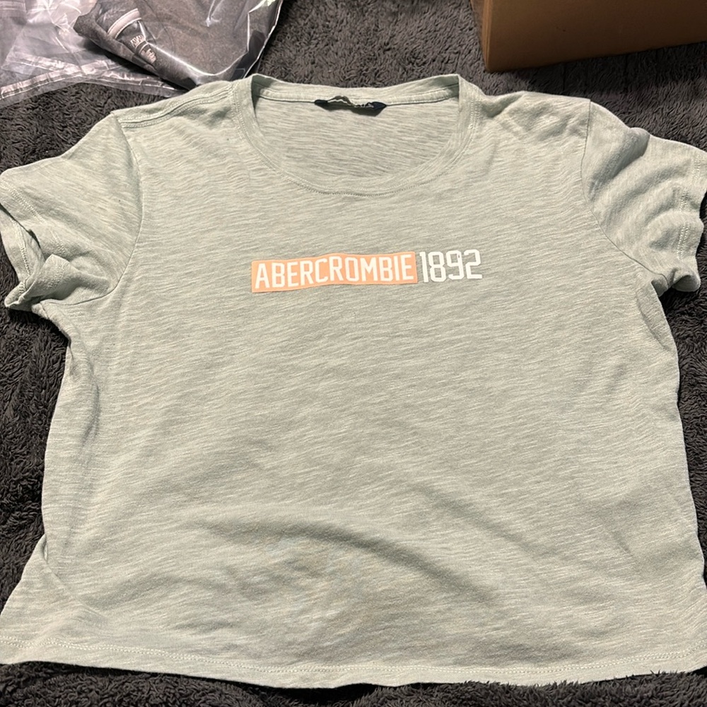 Large crop t-shirt size L- new without tags